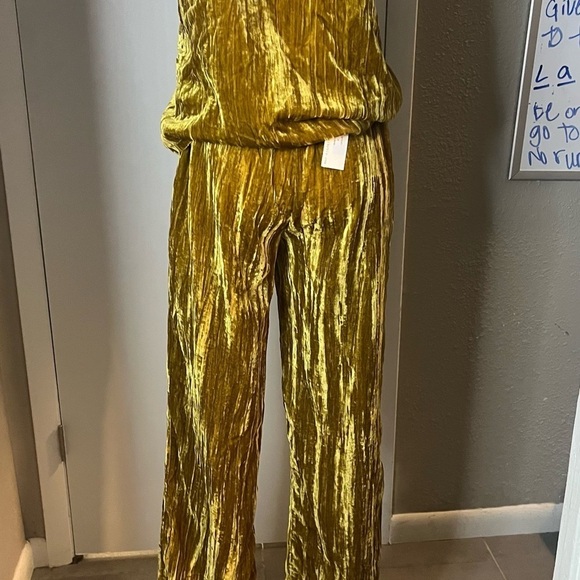 NWT Paparazzi Biz gold velvet pant suit blouse and pants - Picture 10 of 15